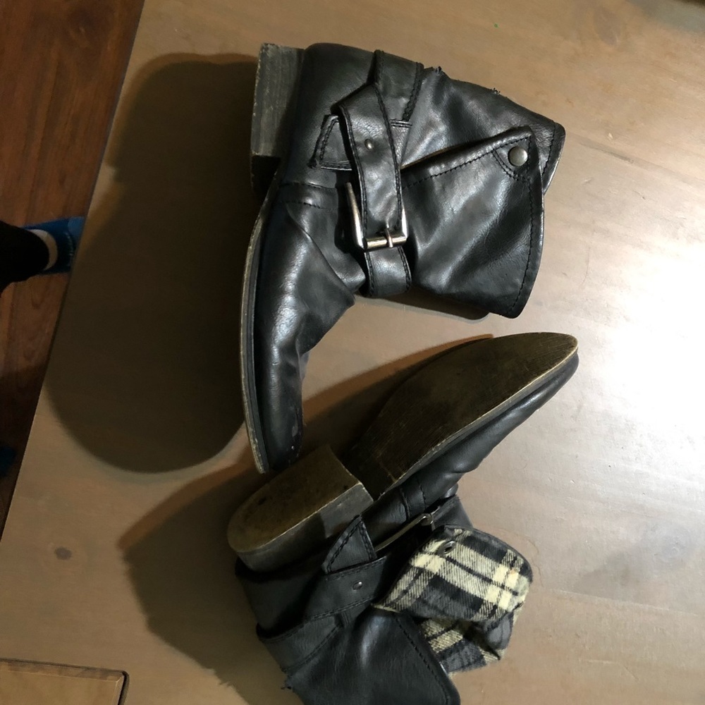 Shoe - Picture 2 of 2